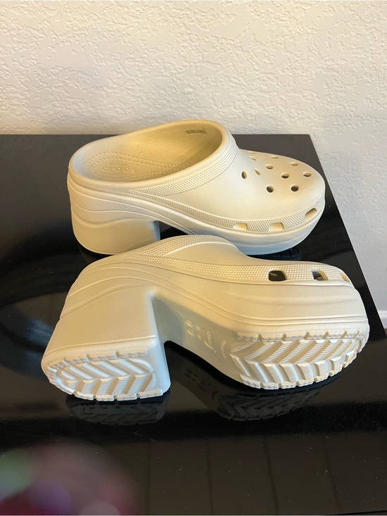 CROCS Shoes - CROCS Platform Clog Mules in Cream